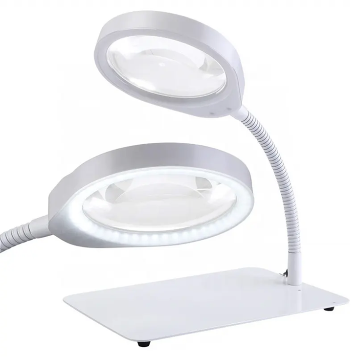 Zväčšovacia lampa na čítanie