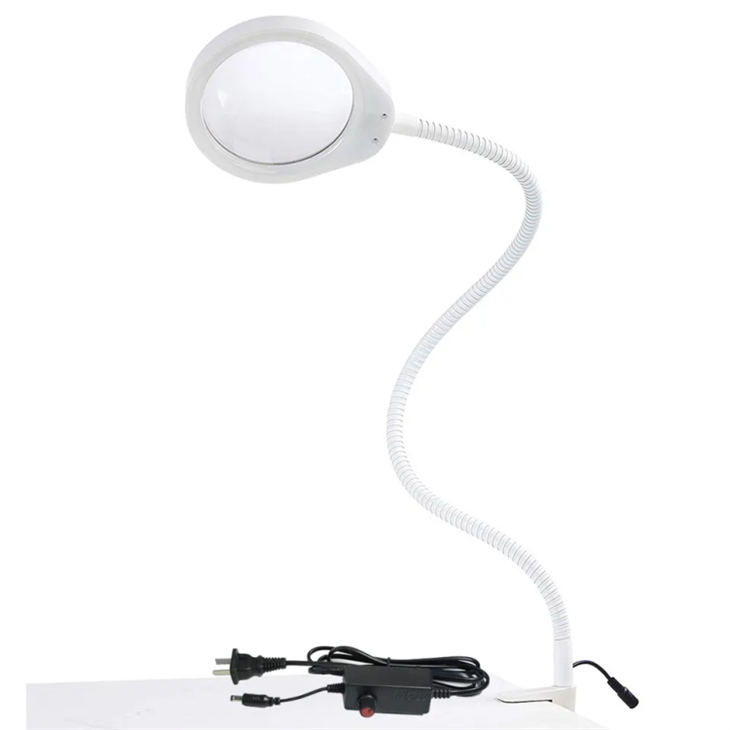 Profesionálna lupa so svetlom